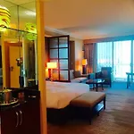 888 Deluxe Suite At Signature Condo Hotel